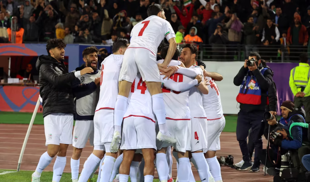 Irã e Nova Zelândia empatam em jogo movimentado e grupo fica equilibrado