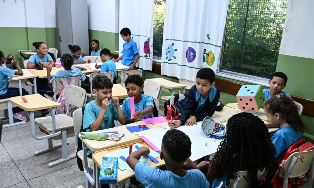 Governo Federal fixa novo piso do magistério em R$ 5,1 mil e altera regra do reajuste