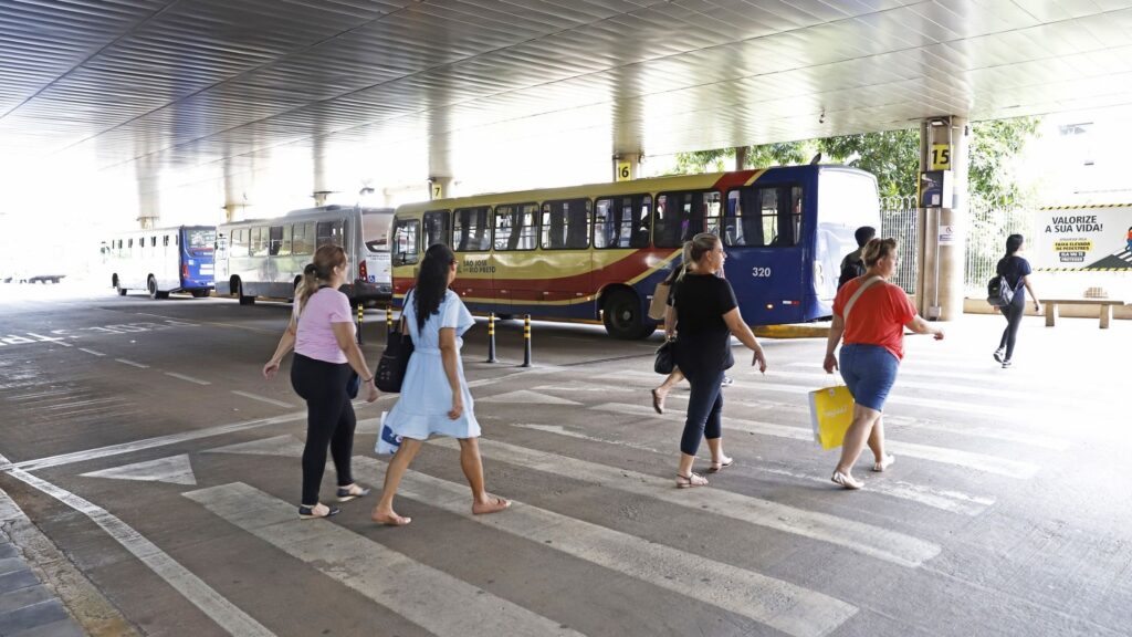 Ônibus terão reforço antes dos jogos do Brasil na Copa