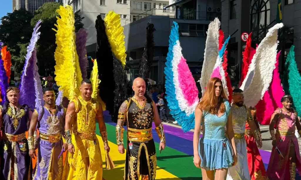 Parada LGBT+ celebra 30 anos e destaca importância do voto