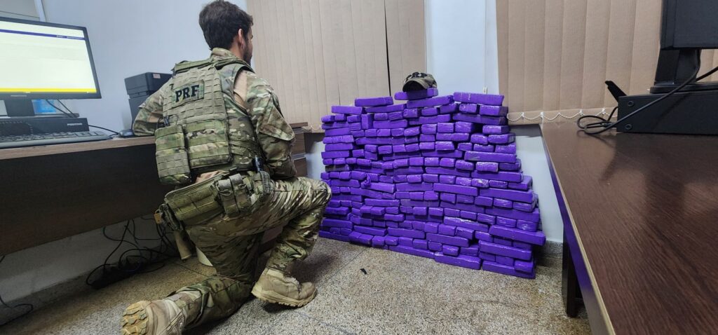 PRF apreende 162 quilos de maconha em rodovia do Paraná