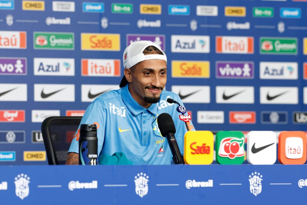 Raphinha elogia Ancelotti e diz que chega mais preparado para a Copa