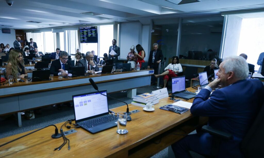 Senado analisa uso de fundo do pré-sal para financiar dívidas do agro
