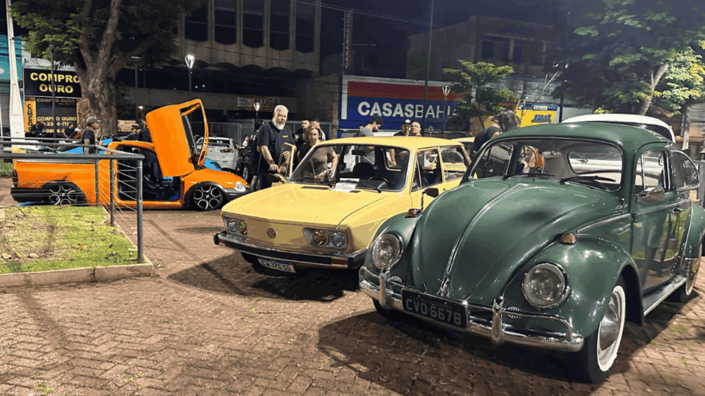 Encontro de carros movimenta o Centro no feriado de 9 de Julho