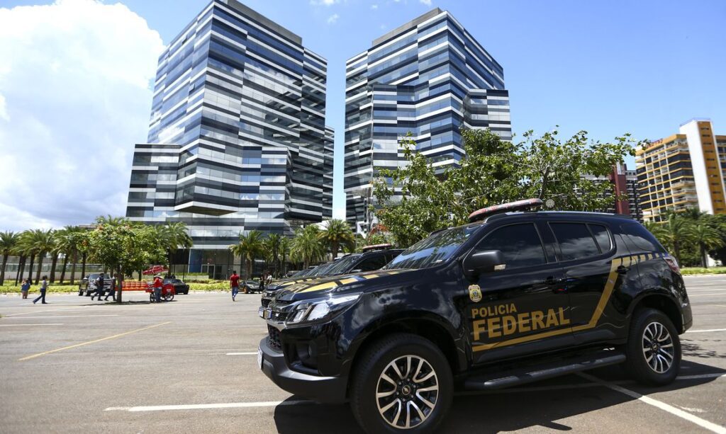 PF faz operação contra empresário investigado por intimidar jornalistas no caso Banco Master