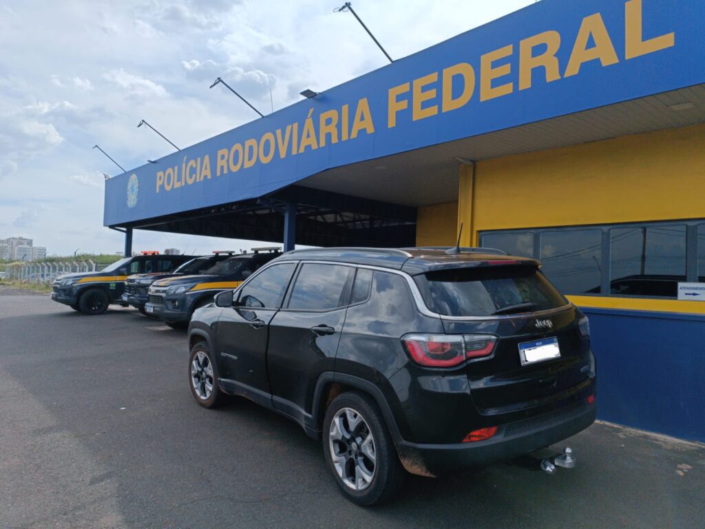 PRF recupera Jeep Compass furtado em São Paulo durante abordagem em Rio Preto