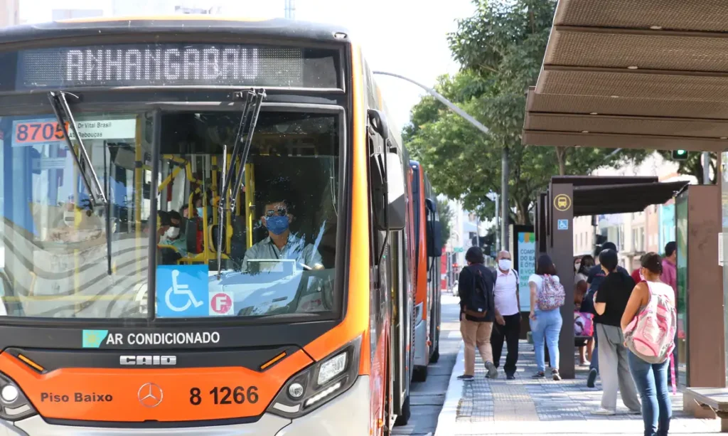 Justiça determina que São Paulo ofereça 100% da frota de ônibus neste domingo