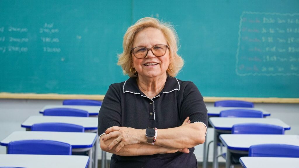 Dia do Professor, o mais importante do ano: há mais de 40 anos, Creusa mantém viva a paixão por ensinar