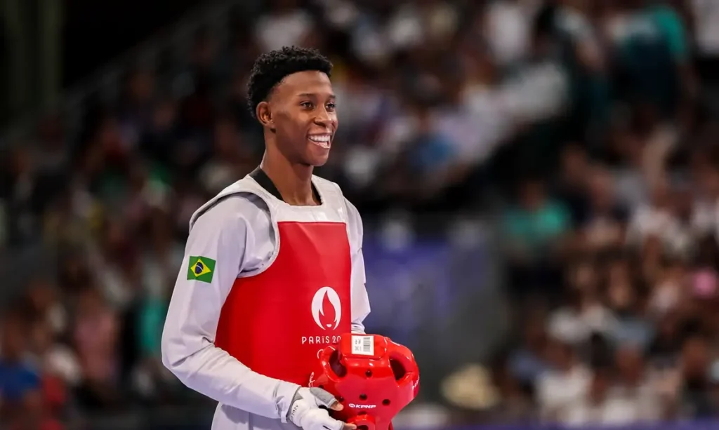 Henrique Marques conquista ouro e garante segunda medalha no Grand Prix de taekwondo