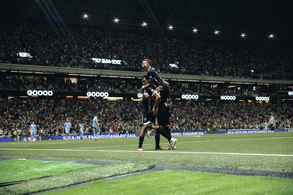 Atlético-MG enfrenta o Coritiba na Arena MRV de olho em vaga na Libertadores