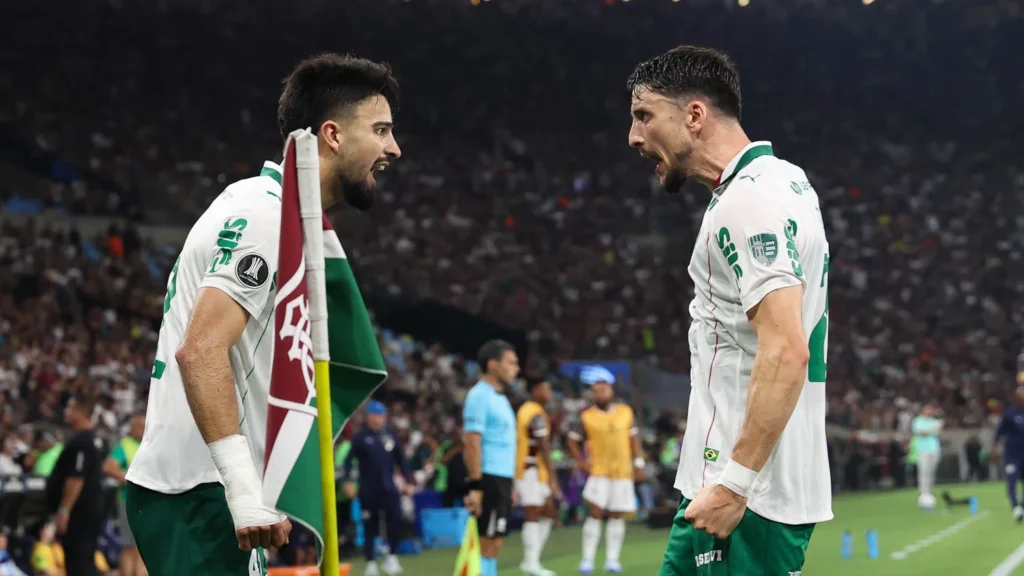 Palmeiras vence o Fluminense por 2 a 1 no Maracanã e fica perto da final da Libertadores